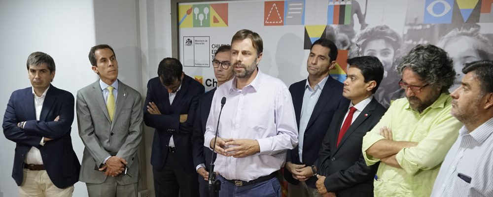 Alcaldes se reúnen con Ministro de Educación para afinar detalles de la suspensión de clases en el país