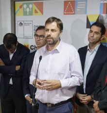 Alcaldes se reúnen con Ministro de Educación para afinar detalles de la suspensión de clases en el país